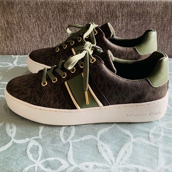 Michael Kors Signature Lace-up Sneaker - Picture 2 of 6